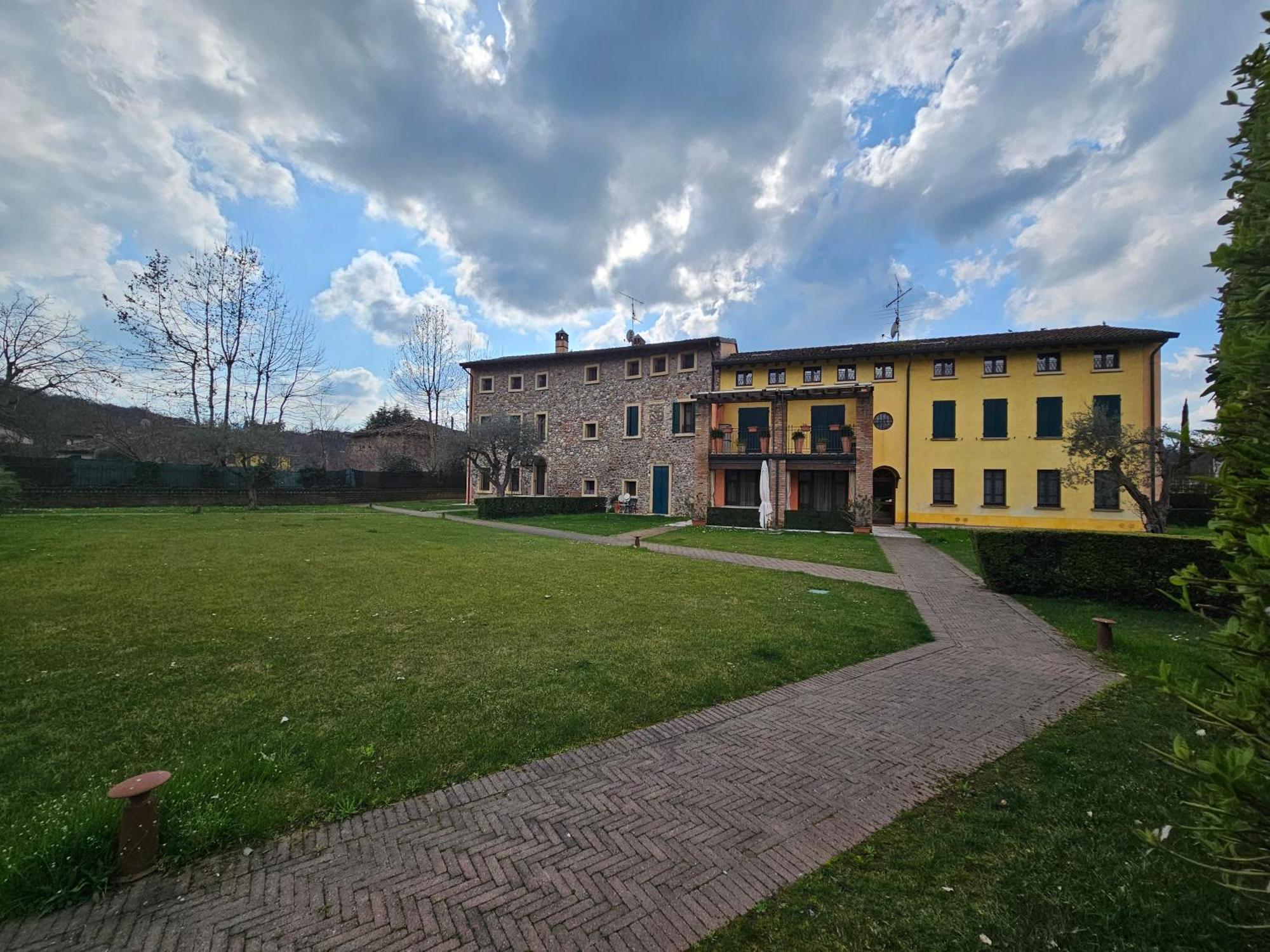 Corte La Guarnigione Valeggio sul Mincio Esterno foto